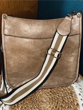 Jen & Co. ‘Chloe’ Crossbody Tote Bag